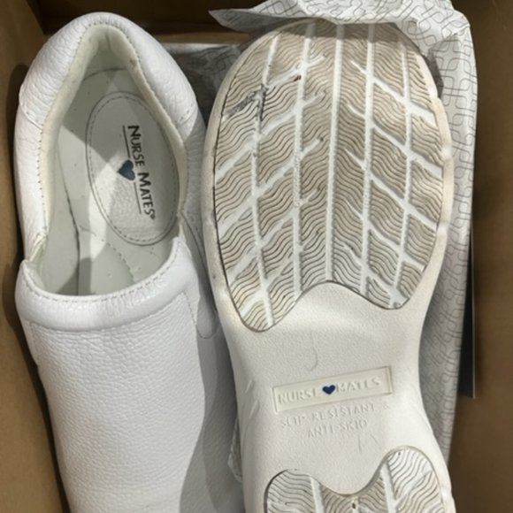 6W NurseMates White Dove Clog - Picture 2 of 7